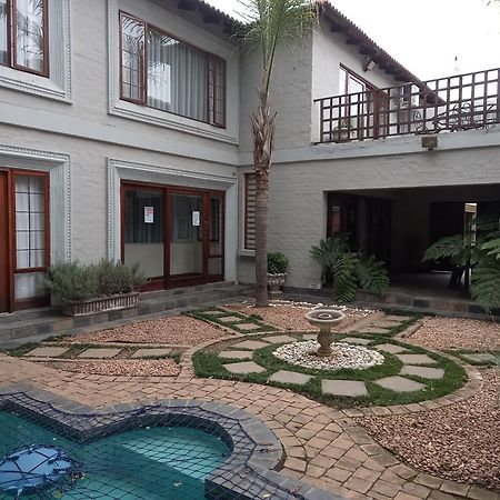 Troas Boutique Hotel Vanderbijlpark Esterno foto