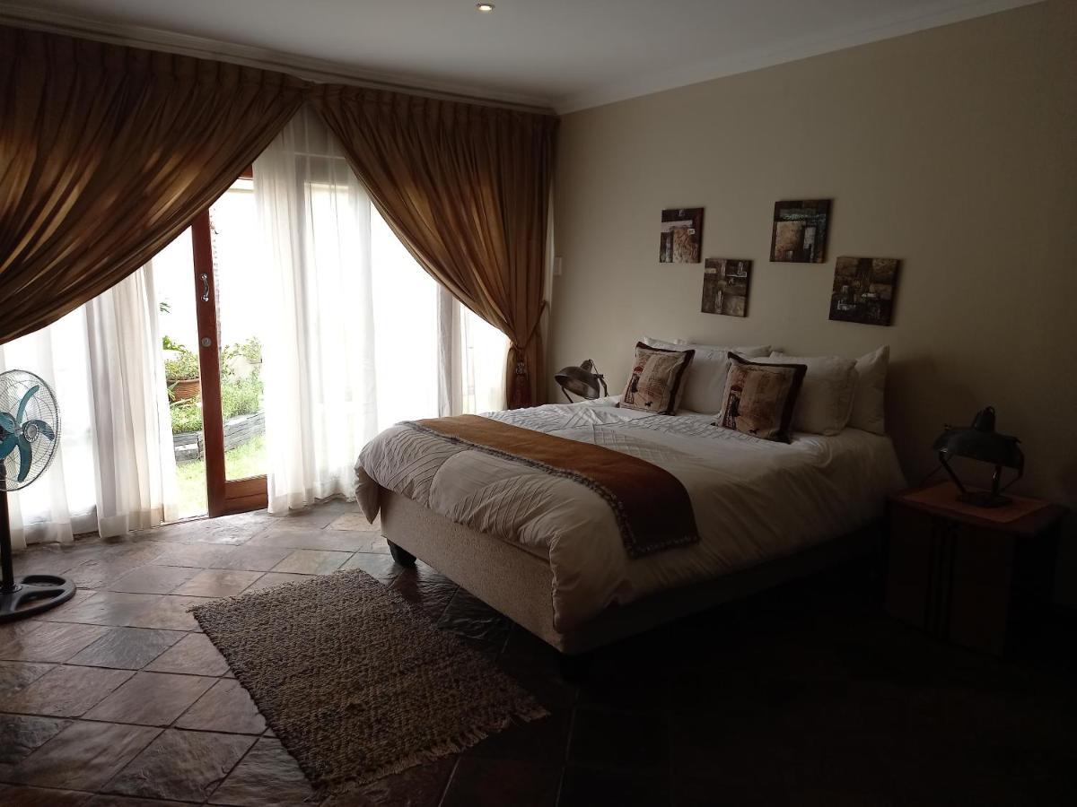 Troas Boutique Hotel Vanderbijlpark Esterno foto