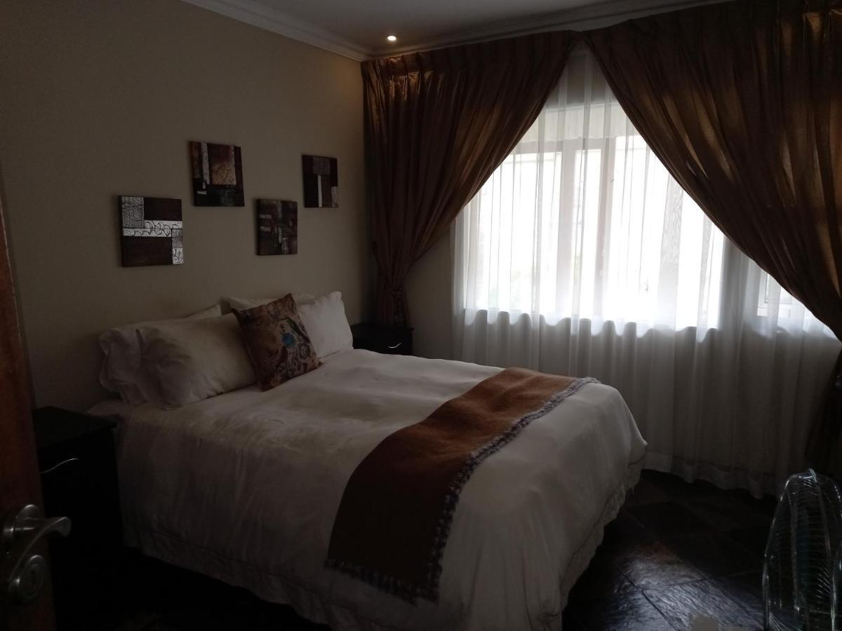 Troas Boutique Hotel Vanderbijlpark Esterno foto