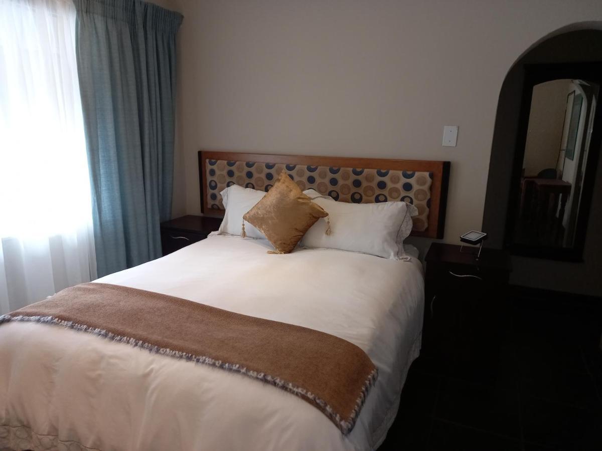 Troas Boutique Hotel Vanderbijlpark Esterno foto