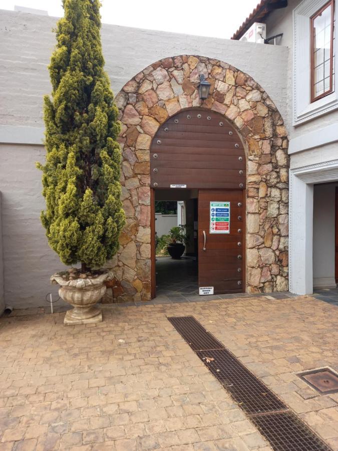 Troas Boutique Hotel Vanderbijlpark Esterno foto