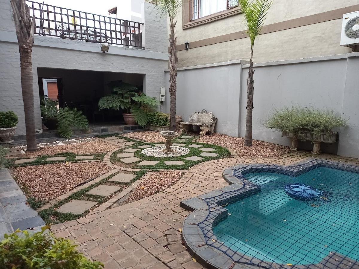 Troas Boutique Hotel Vanderbijlpark Esterno foto