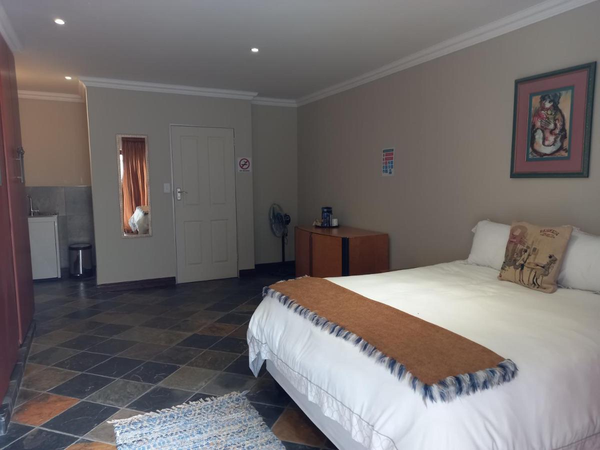 Troas Boutique Hotel Vanderbijlpark Esterno foto