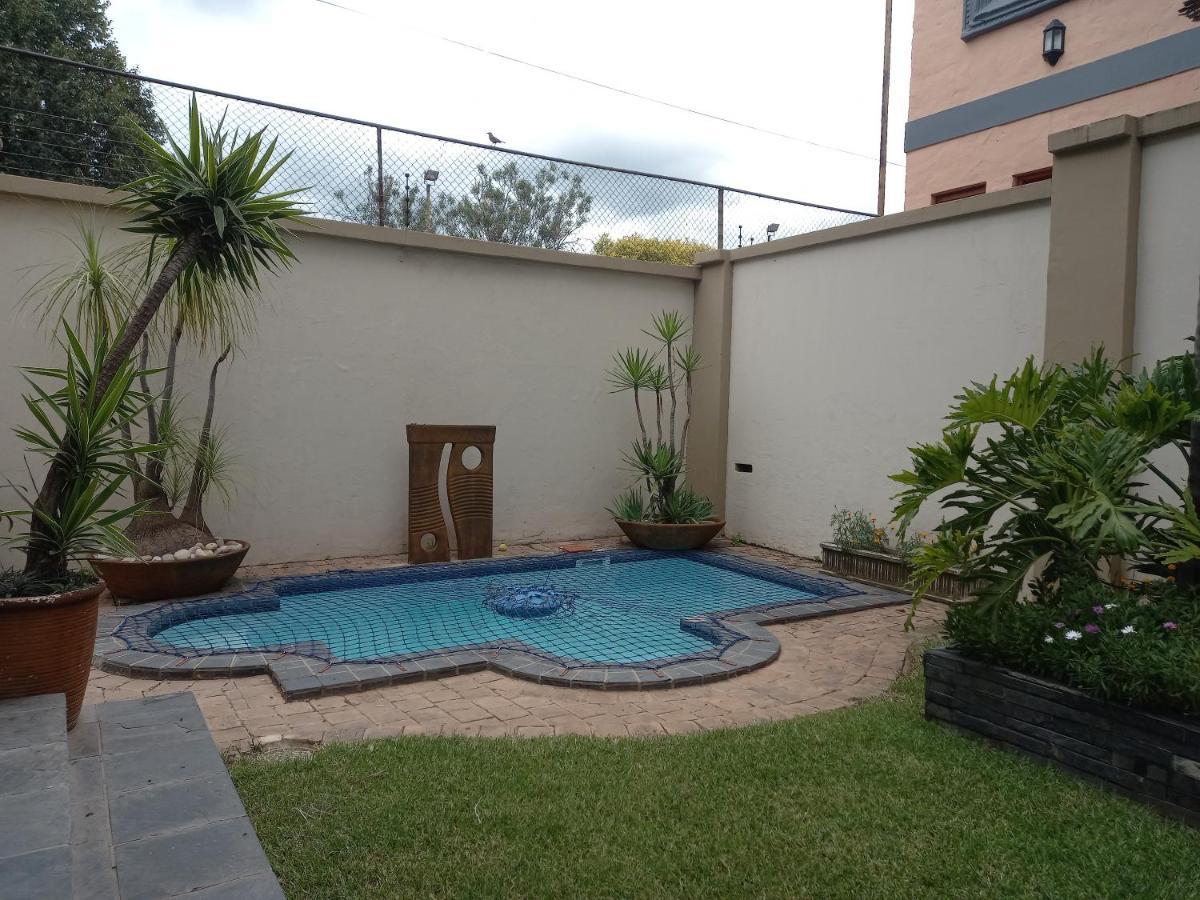 Troas Boutique Hotel Vanderbijlpark Esterno foto