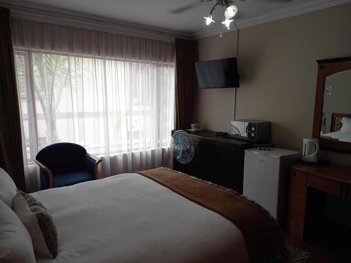 Troas Boutique Hotel Vanderbijlpark Esterno foto