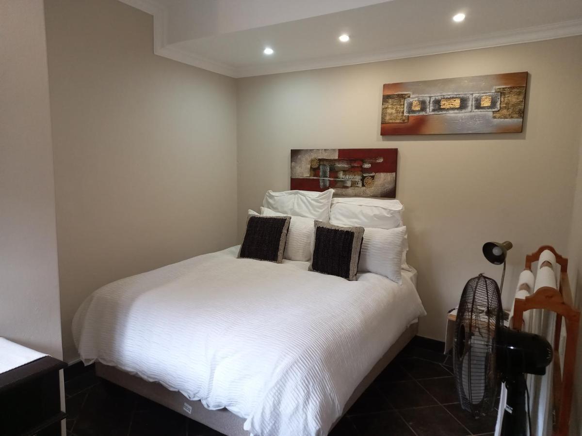 Troas Boutique Hotel Vanderbijlpark Esterno foto