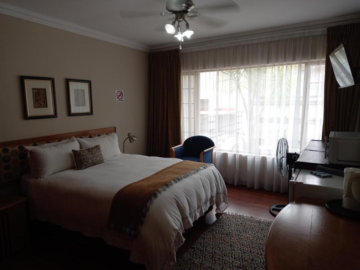 Troas Boutique Hotel Vanderbijlpark Esterno foto