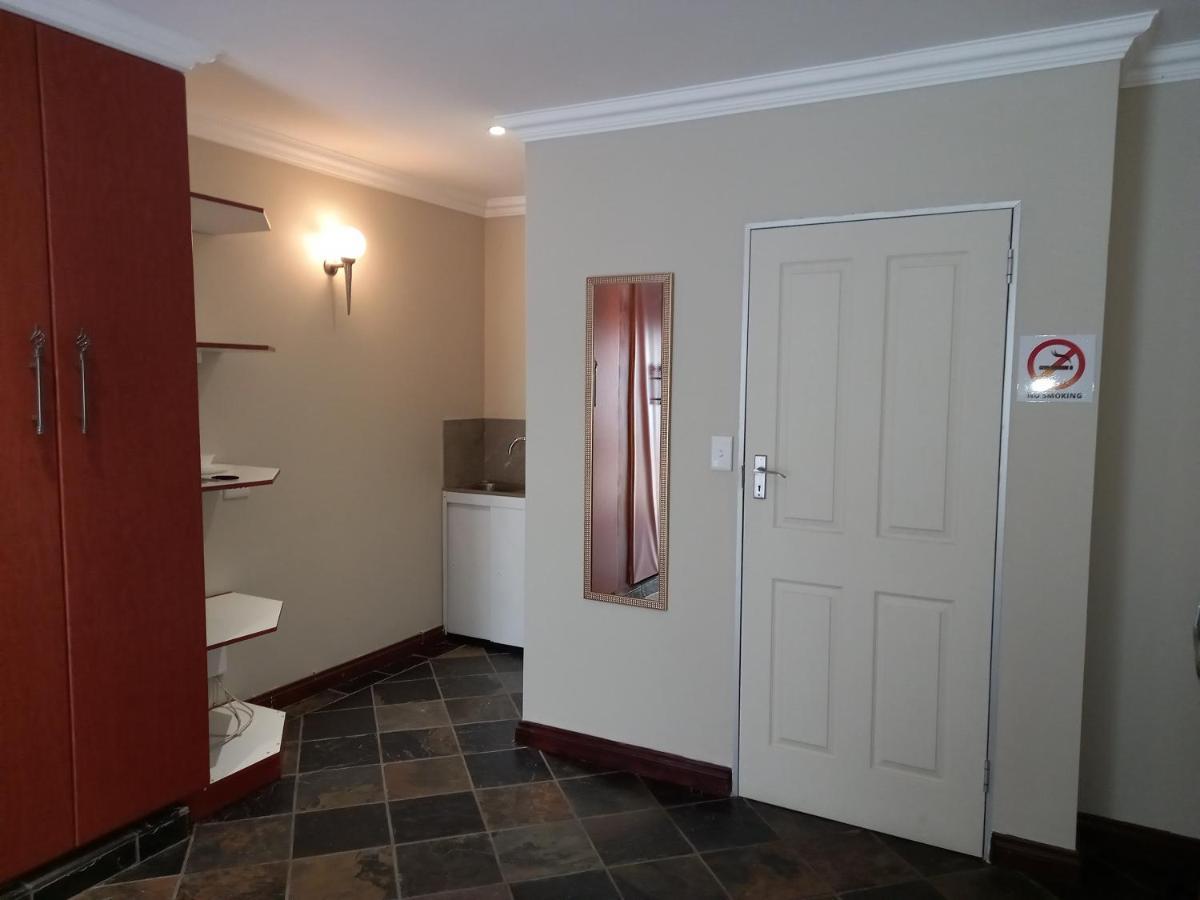 Troas Boutique Hotel Vanderbijlpark Esterno foto