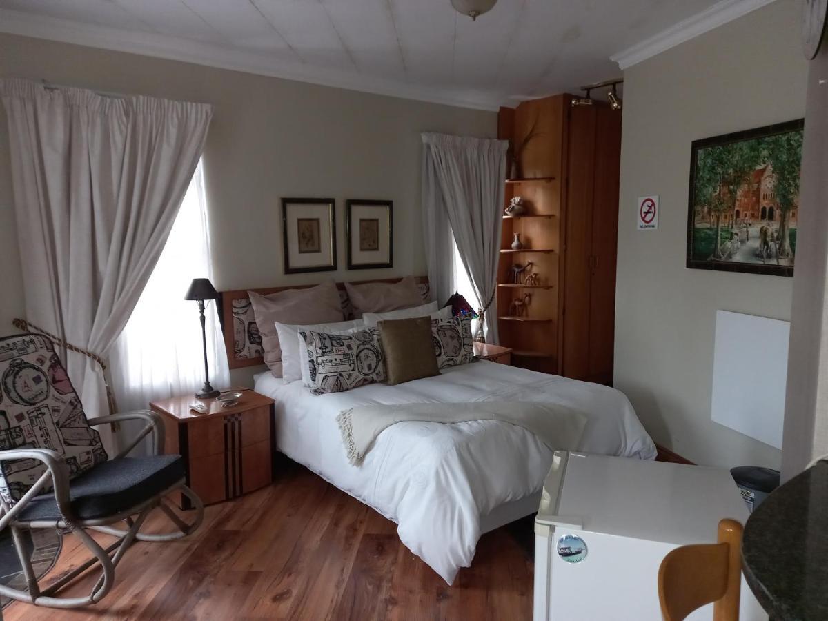 Troas Boutique Hotel Vanderbijlpark Esterno foto